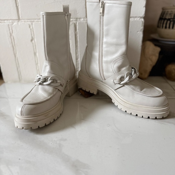 NAPOLEONI Beige Milk Leather Lug Sole Boot Chain Detail US 8/EU 39 - Picture 3 of 6